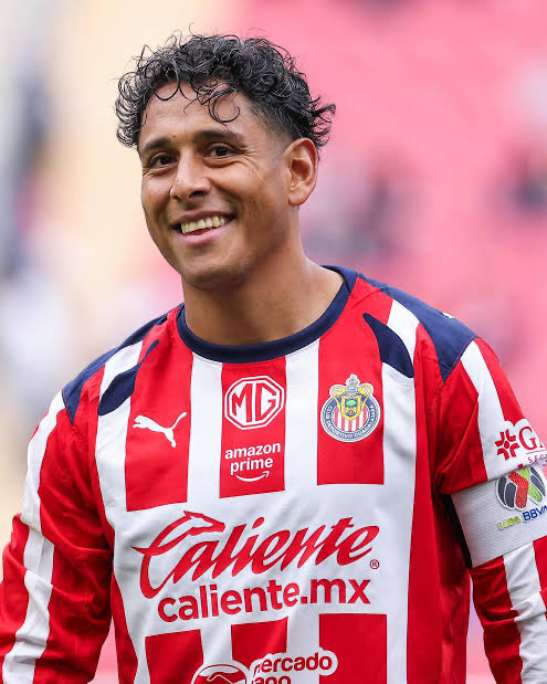 aleelwxs's tweet photo. @Chivas_Arg1906 @OlympiacosRTB Es este https://t.co/pX10jS43wp