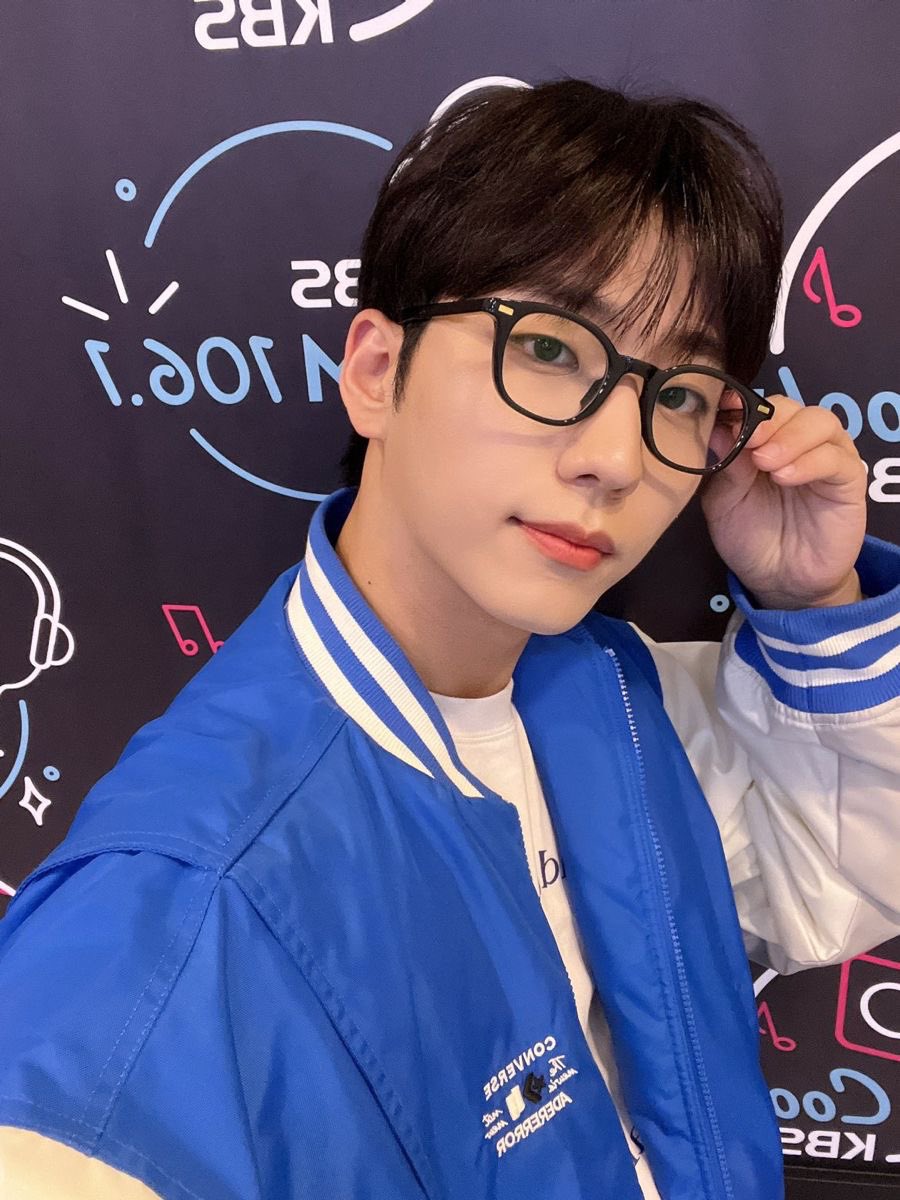 fullsunienana's tweet photo. ini gunil kok mirip youngk banget sih😭 https://t.co/GPzTtasu5b