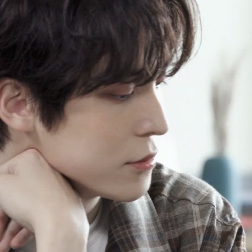 kyhxkwp's tweet photo. and for the lady, perhaps, a yunho nose meal? https://t.co/wBDcX20Fyc