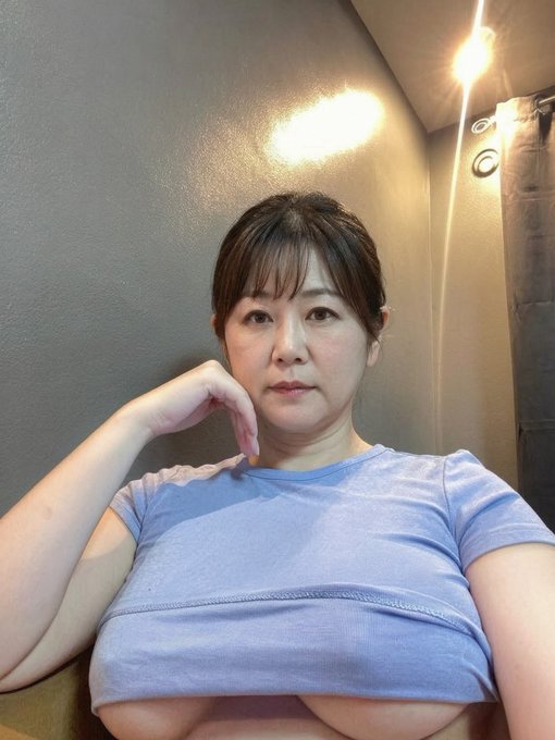 FeuzJohn's tweet photo. 50代のおばさんにしてはデカいです、、 https://t.co/2BQXUYoIL8