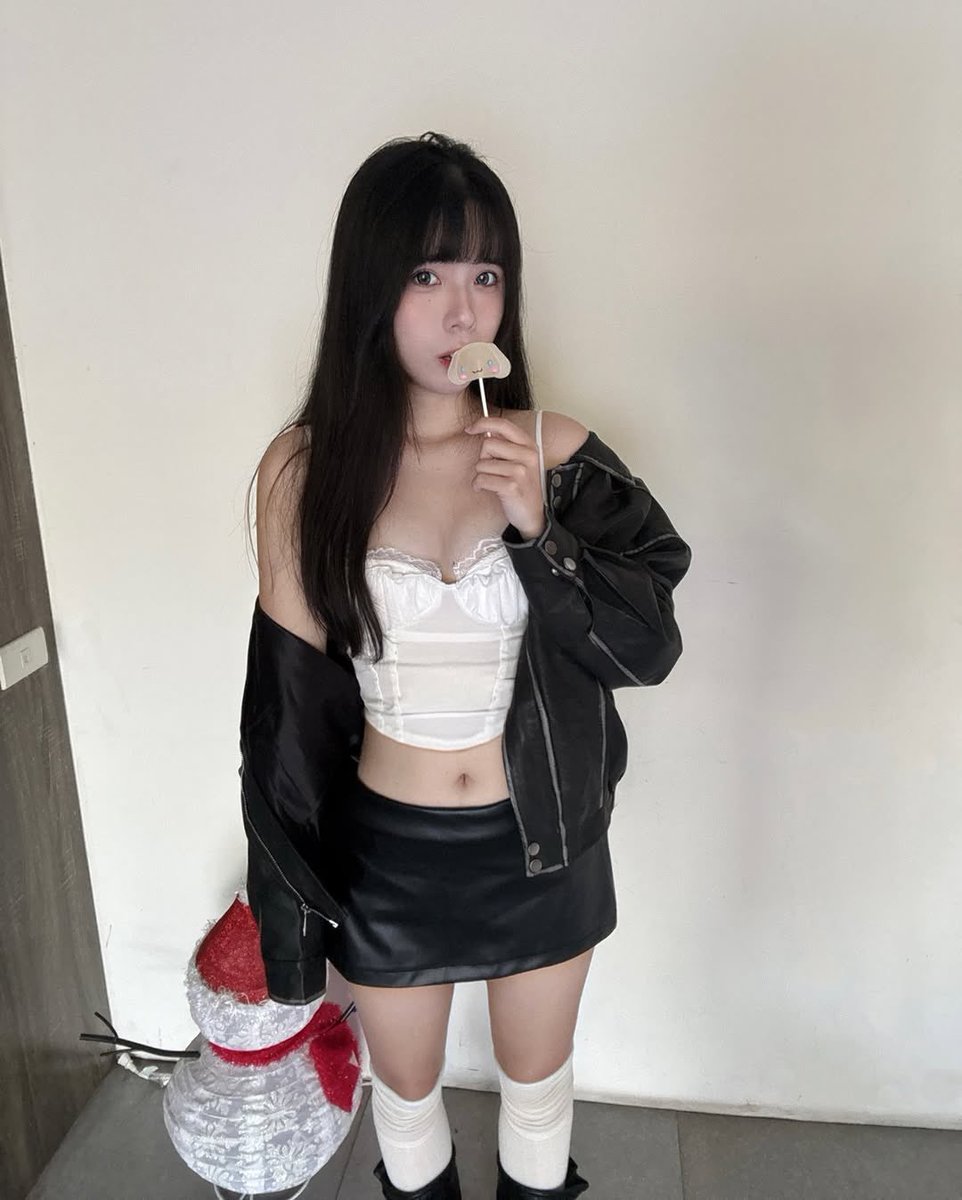 Lisa1xdc's tweet photo. 有時候不是缺一個陪吃飯的人，
只是想找一個聊天不會尷尬的人。

你會願意先跟我說嗨嗎？🤍 https://t.co/bcYMCSOyKt