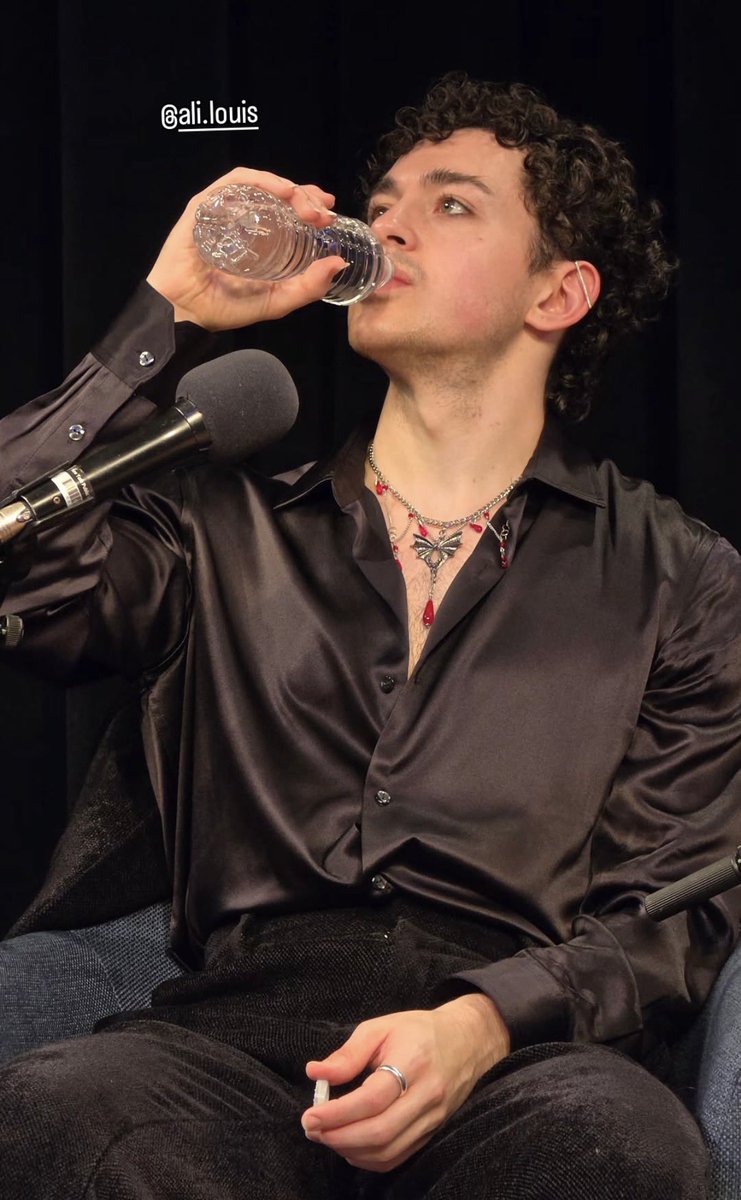 notjackwolfe's tweet photo. HE JUST LOOKS LIKE THAT BTW https://t.co/yh10LFUIm6