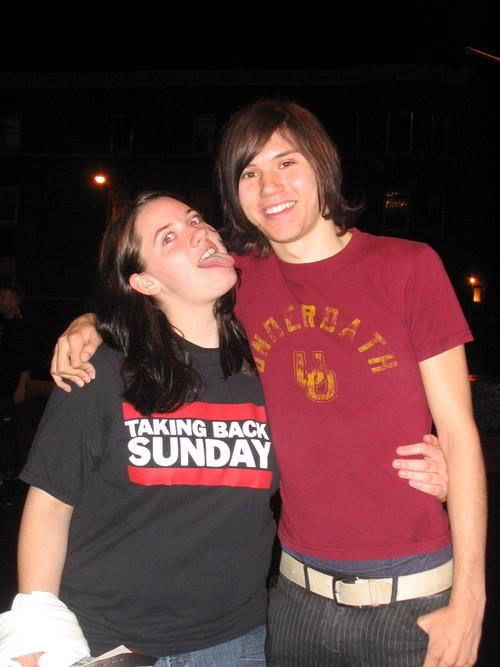 ryrohtani's tweet photo. Ryan ross in an underoath shirt... Yes.... Yes......... https://t.co/g2dMSSyGxO