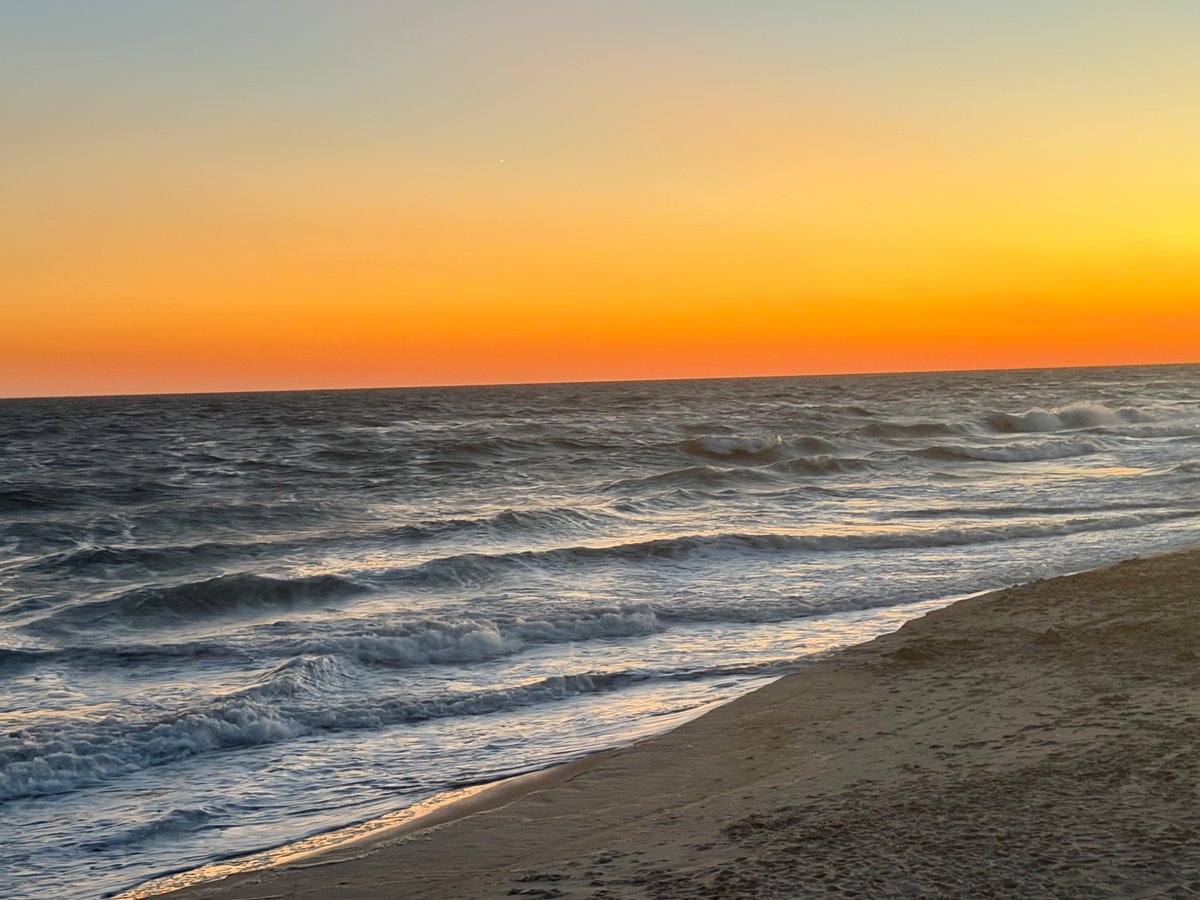 Heather45951524's tweet photo. A little reminder that endings can be beautiful, too! 🧡🌊 #atlanticbeach #strongHER https://t.co/CUfLi1NsTV