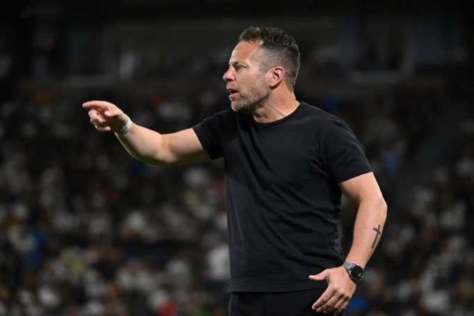 ZoneMLS_FR's tweet photo. 🚨OFFICIEL ! LOS ANGELES FC LIMOGE MARC DOS SANTOS 🇨🇦 !!!!👋🖤💛

(communiqué de @LAFC)

#MLS | #LAFC https://t.co/mQhorQZaKT