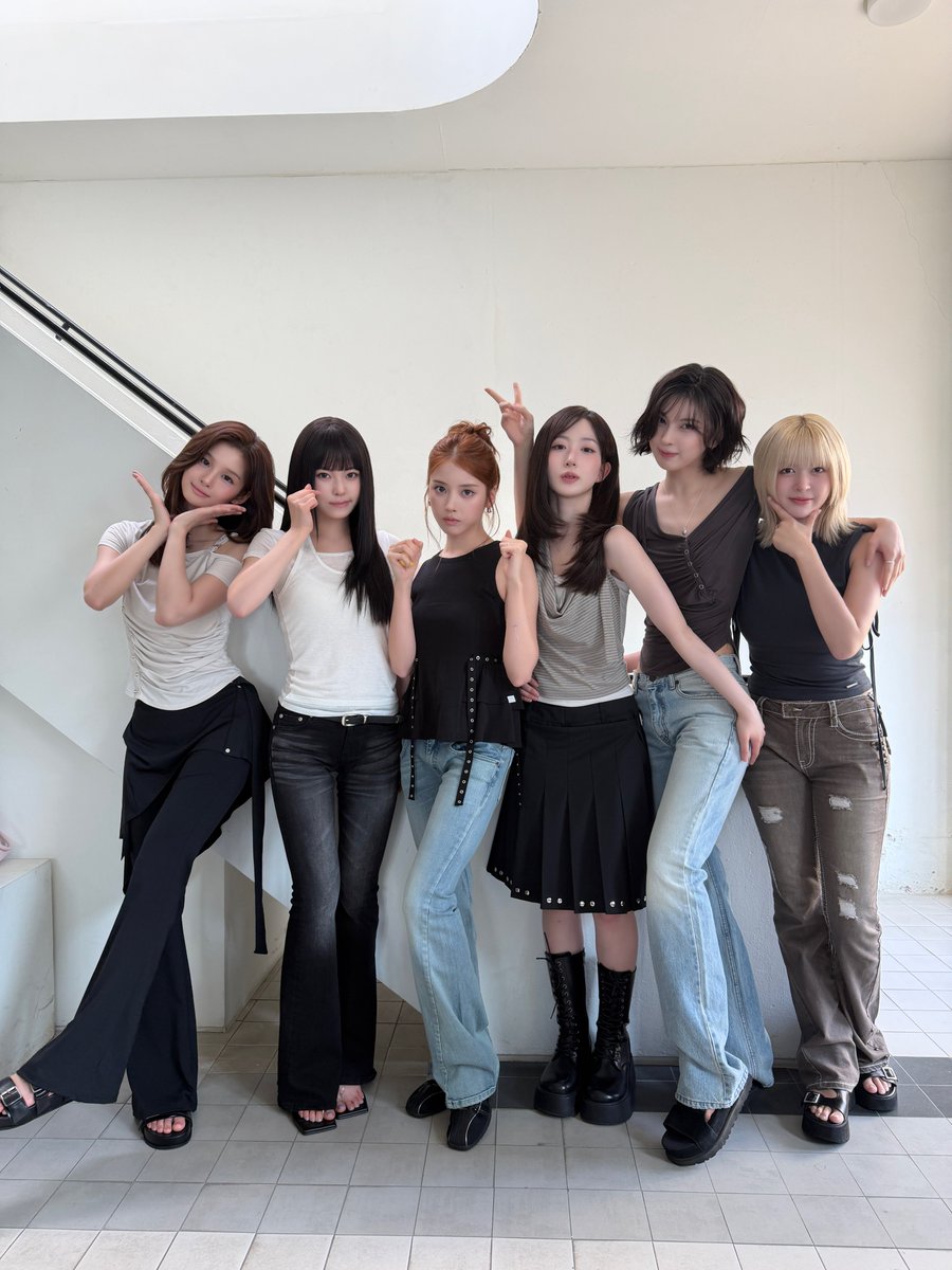NMIXX_official's tweet photo. [📸] #한가위_퇴근_대작전 | PICK NMIXX

╭ ◜◝ ͡ ◜◝ ͡  ◜◝ ͡ ◜◝ ͡  ◜◝ ╮
           ₊.˚🌕🏃‍♂️💨 .ᐟ.ᐟ
╰ ◟◞ ͜  ◟ ͜   ◟◞ ͜  ◟ ͜   ◟◞ ╯
                     O
                   °

✨ https://t.co/tW2VEKJyR0
Behind ➫ https://t.co/Pg4l9FyA9f

#NMIXX #엔믹스
#Strange_Muse 
#긴소원 #BirthdayWish 
#긴소원_BirthdayWish