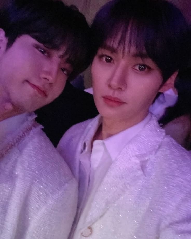 jeekiesverse's tweet photo. yop / mis papás 💞 https://t.co/vi14ZNZqt3
