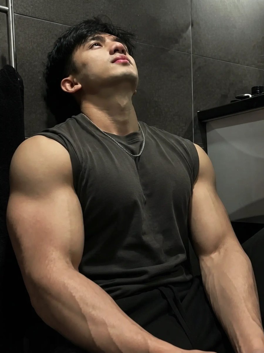 LokiaeroB's tweet photo. Nitip sebentar mau ke IG dulu buat manas²in beliau 🤣🤣 https://t.co/BqEMKEOKOh
