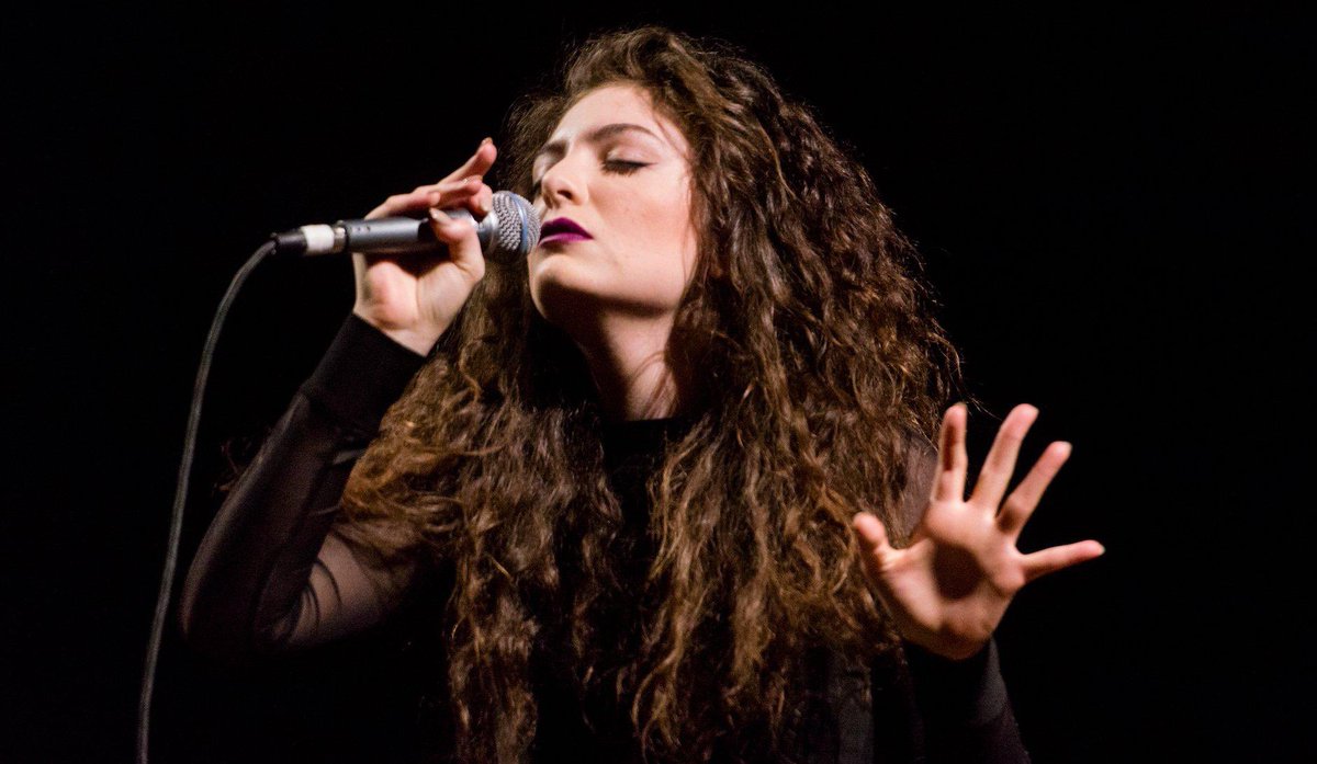 Floridabab95's tweet photo. 13 Years ago today Lorde released her album Pure Heroine the album spawned four singles Royals, Tennis Court, Team, and Glory And Gore. Pure Heroine debuted at number 3 on the Billboard 200. I love this album it’s amazing and one of my favorites. 😍🖤🤍 #pureheroine #lorde https://t.co/OdbVItTxFW