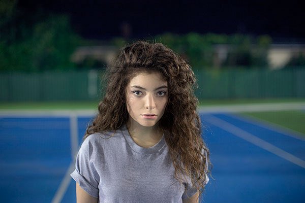 Floridabab95's tweet photo. 13 Years ago today Lorde released her album Pure Heroine the album spawned four singles Royals, Tennis Court, Team, and Glory And Gore. Pure Heroine debuted at number 3 on the Billboard 200. I love this album it’s amazing and one of my favorites. 😍🖤🤍 #pureheroine #lorde https://t.co/OdbVItTxFW