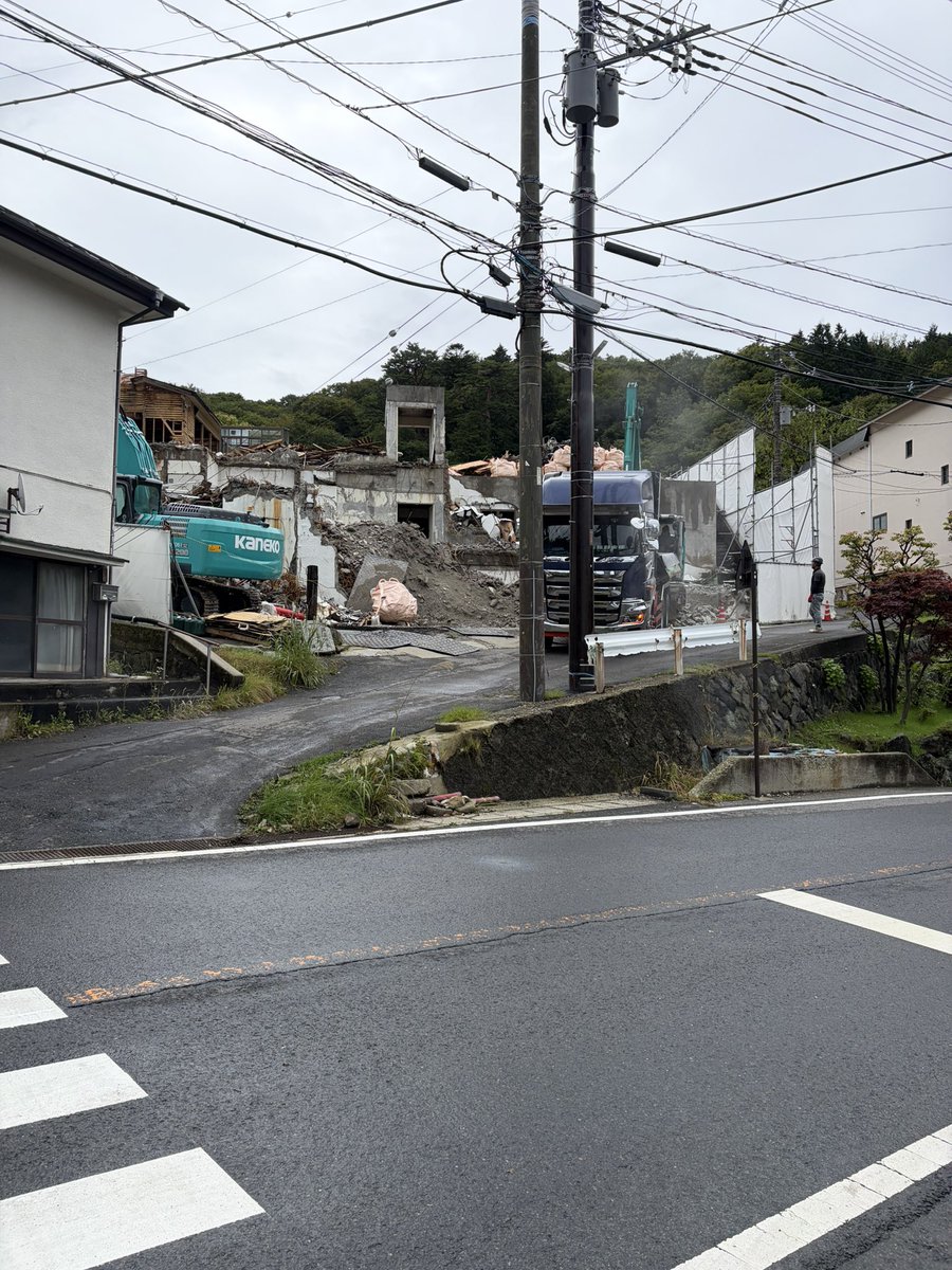 NASU3090's tweet photo. 何度か泊まってた宿が解体されるのは悲しいな… https://t.co/HOa9v8HBgt