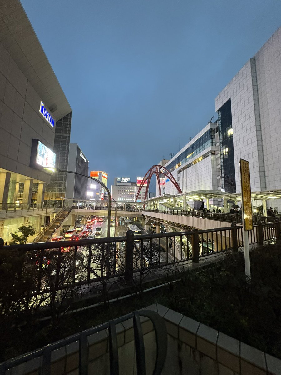 devil_code_com's tweet photo. 10cm, ロイ・キム, ポール・キムのコンサートのため15年ぶりに立川行ったら、超綺麗な大都市になってて驚いた🗼 https://t.co/887K6QIVcq