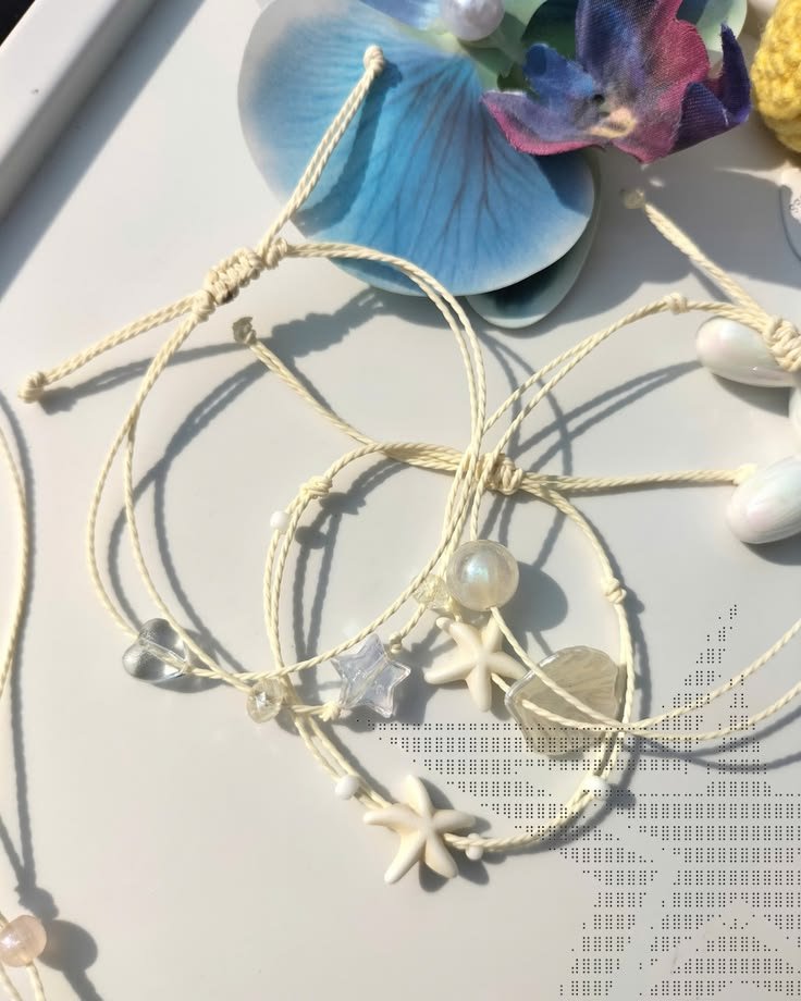 UmisakiSama's tweet photo. Ohayo … karena suatu hal kemarin, aku memutuskan untuk membuat gelang sebagai distraksi…. Umm, barang kali ada yang menyukainya…? Silakan diambil, mohon maaf tidak membawakan dalam jumlah banyak…. https://t.co/MhOUMr4Hw0