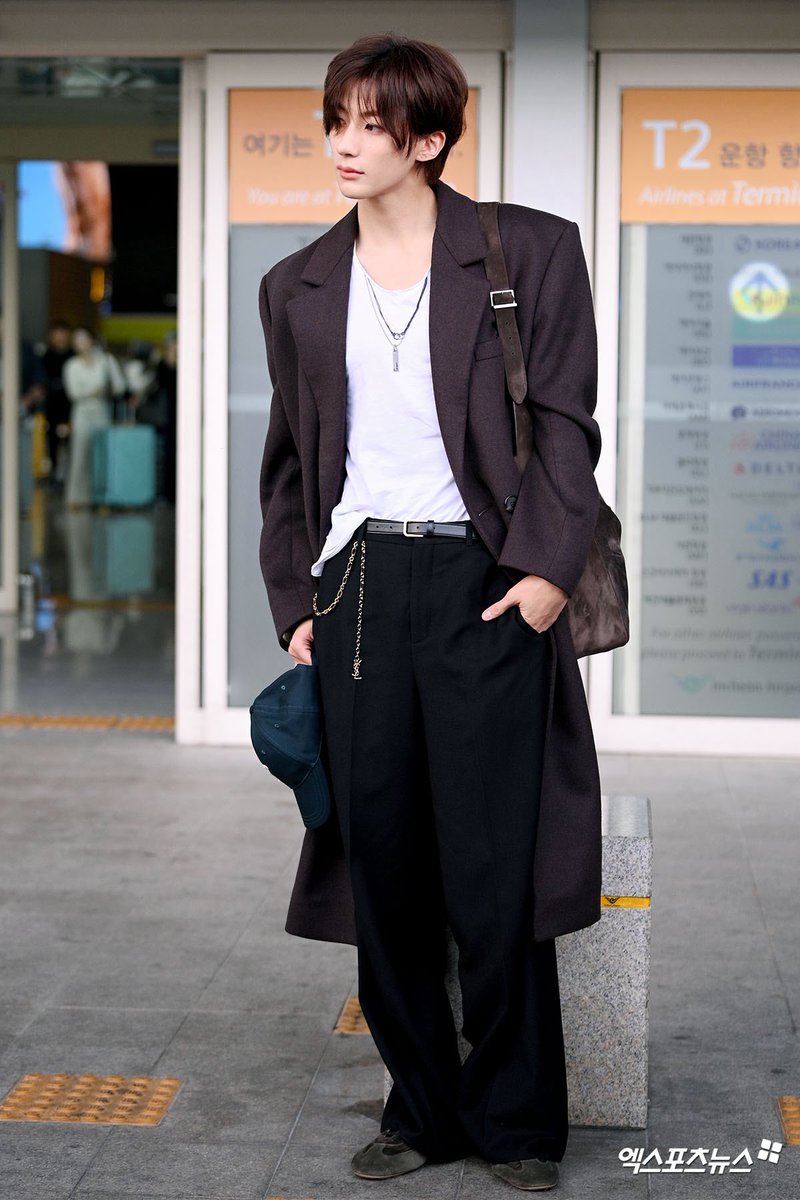 iprayncrybutdry's tweet photo. พี่ พี่ไปหนัยอะ                            ไปปารีสครับ https://t.co/J1O2H54mZv