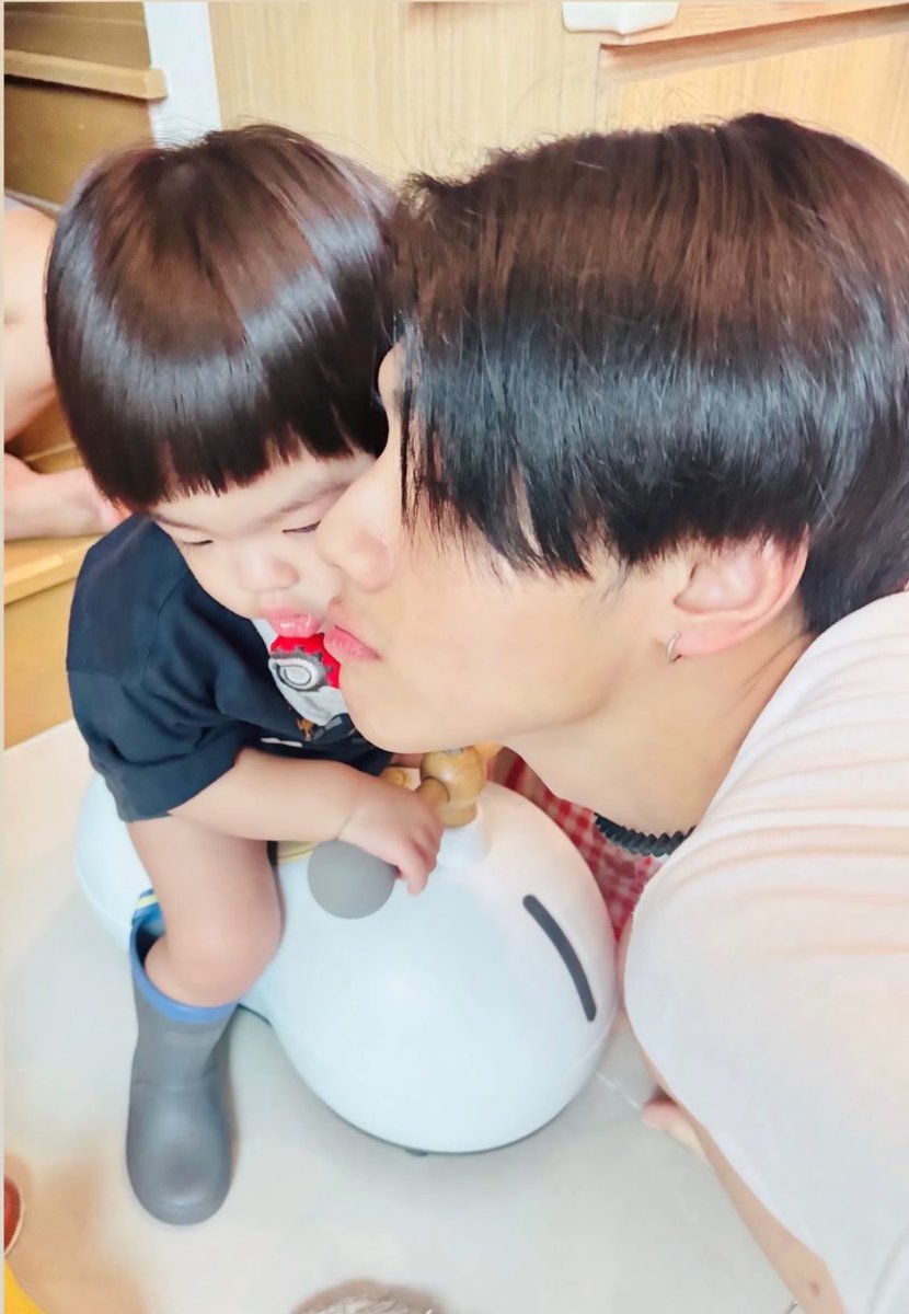 cumeaow's tweet photo. น่ารักอ่ะอ้วมมม เด้นแล้วพี่ฮีมของเค้า🤲🏻😻 https://t.co/gnEwIuFh1L