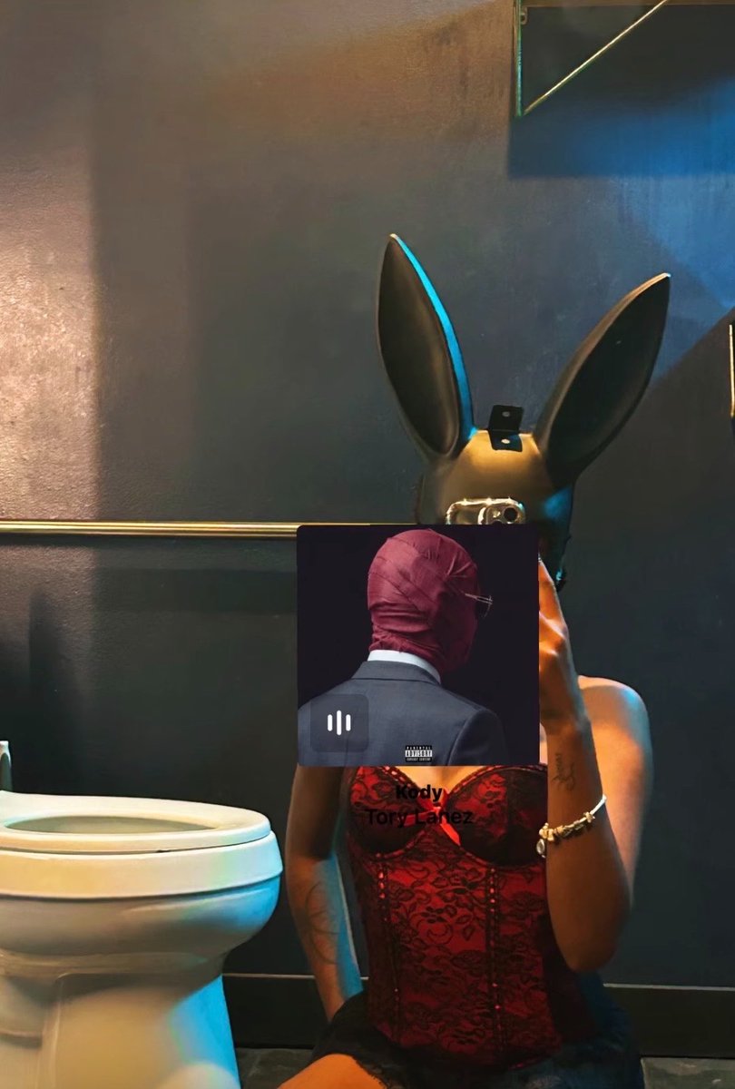 Cuxzy3's tweet photo. it’s cute but it’s not slutty enough BACKK TO THE LABBBBB https://t.co/iviZ7xd5aS