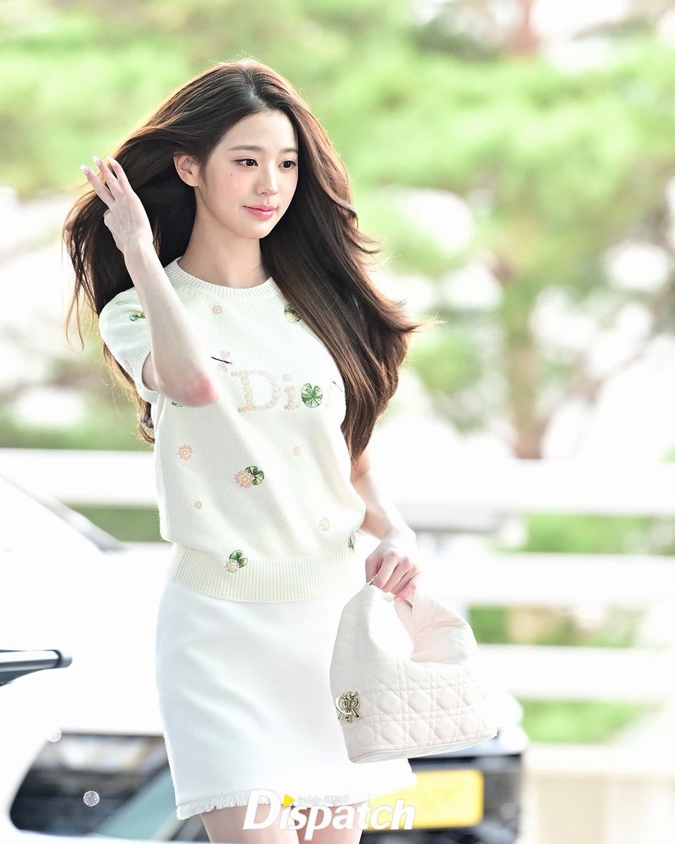 WonyoungGlobal's tweet photo. 📸 [PHOTO] 260928 Korea Dispatch Instagram update with Jang Wonyoung | DiorSS27

WONYOUNG EN ROUTE
#ParisBoundWonyoung
#JANGWONYOUNG
#WONYOUNG
#DiorSS27 
@Dior https://t.co/zSnwFHGmYQ