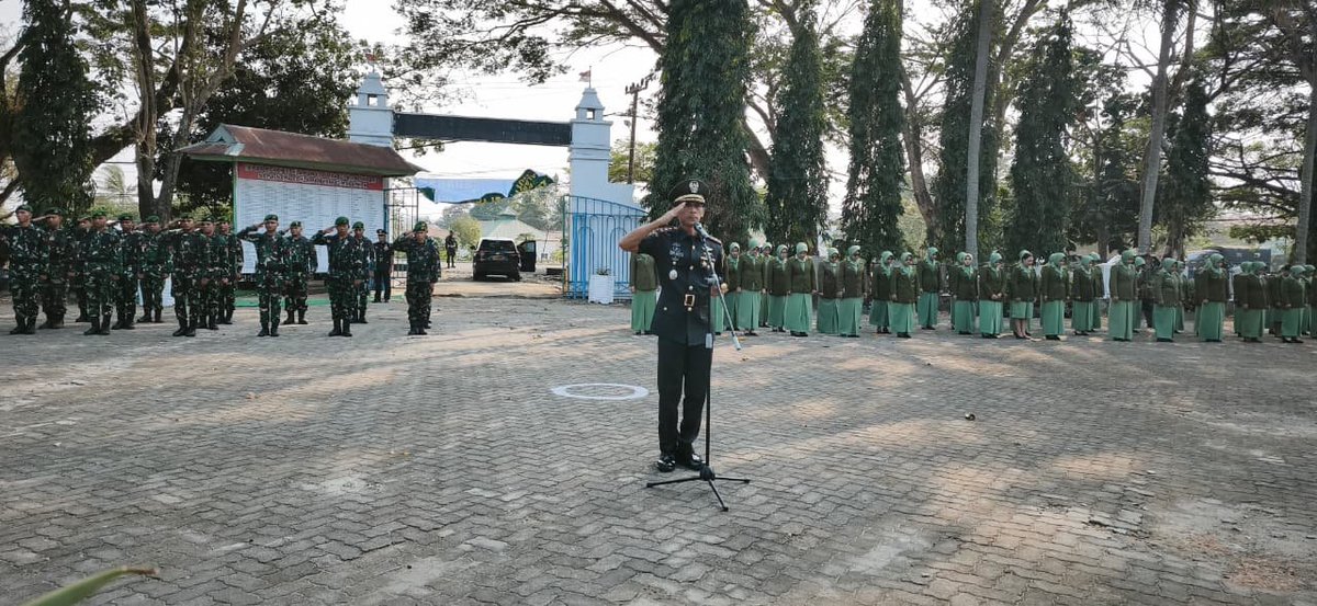 KODIM__1404_PRG's tweet photo. Dalam rangka memperingati Hari Ulang Tahun (HUT) ke-81 Tentara Nasional Indonesia (TNI), Kodim 1404/Pinrang melaksanakan ziarah rombongan ke Taman Makam Pahlawan (TMP) Palia, Kabupaten Pinrang, Senin (28/9/2026). https://t.co/EbeBWET1oh