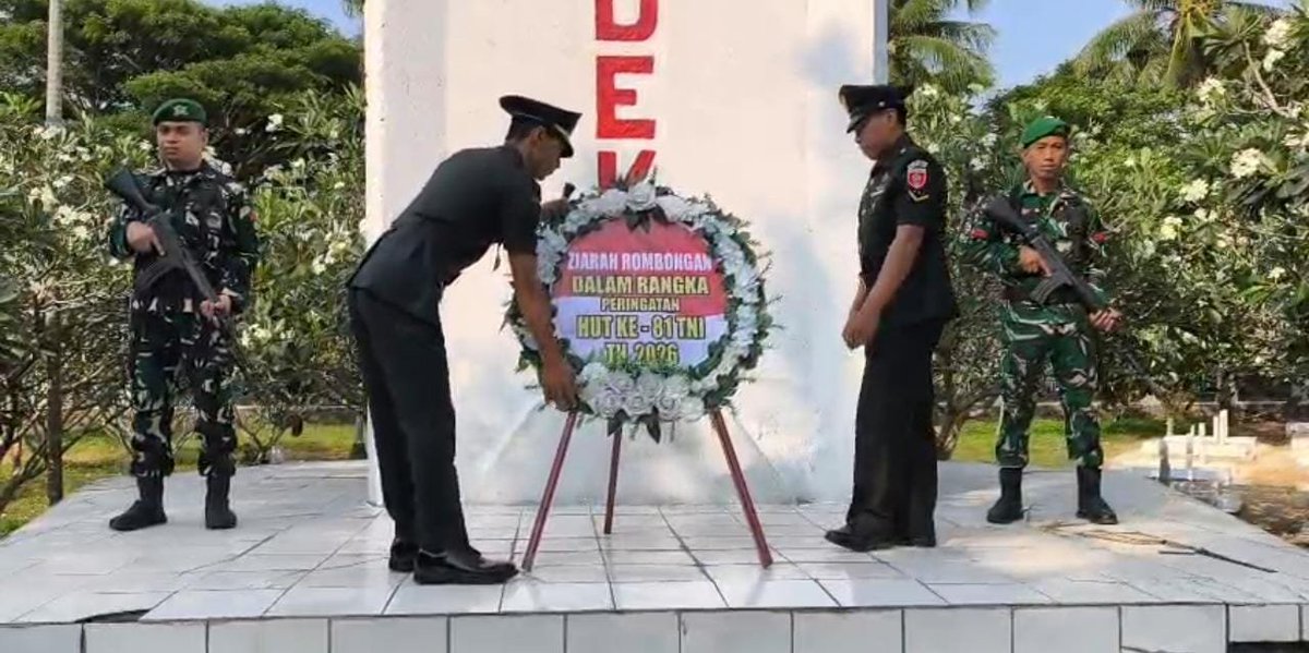 KODIM__1404_PRG's tweet photo. Dalam rangka memperingati Hari Ulang Tahun (HUT) ke-81 Tentara Nasional Indonesia (TNI), Kodim 1404/Pinrang melaksanakan ziarah rombongan ke Taman Makam Pahlawan (TMP) Palia, Kabupaten Pinrang, Senin (28/9/2026). https://t.co/EbeBWET1oh