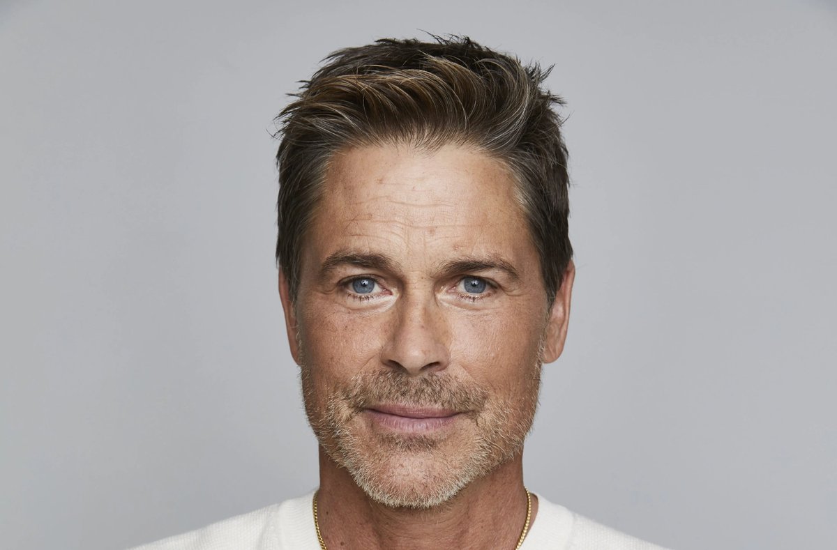 KMay_TV's tweet photo. 🎬🔥 ¡ROB LOWE TENDRÁ UN NUEVO DOCUMENTAL SOBRE SU VIDA Y CARRERA EN NETFLIX! 👀📺

El documental llegará a la plataforma el 24 de noviembre. 🎥✨

(vía @ChicksInTheOff)

#RobLowe #Netflix https://t.co/QQl2CN4r1C
