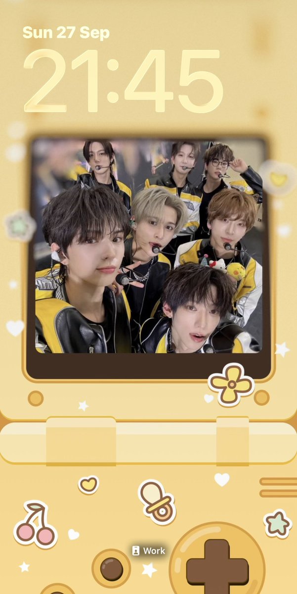 tomoon_nana's tweet photo. 🌙 lockscreen
🌙 homescreen
🌙 last song i listened to
🌙 last saved idol https://t.co/nZtAY1lNsc