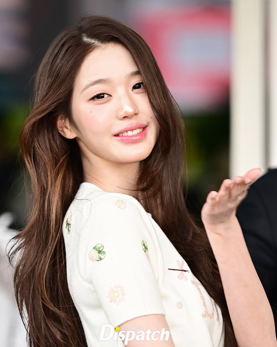WonyoungGlobal's tweet photo. 📸 [PHOTO] 260928 Korea Dispatch Instagram update with Jang Wonyoung | DiorSS27 (4)

WONYOUNG EN ROUTE
#ParisBoundWonyoung
#JANGWONYOUNG
#WONYOUNG
#DiorSS27
@Dior https://t.co/Ypln0LNoAc