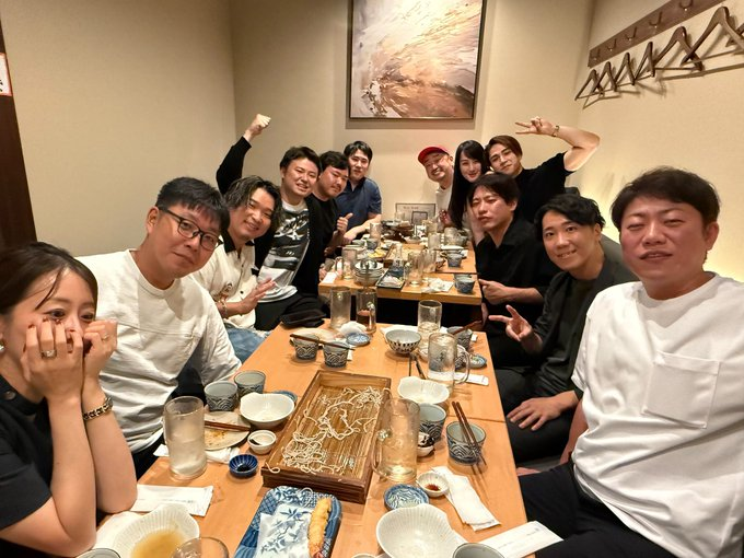 MatthewYoul8wm's tweet photo. 昨日は東京顧問飲みでした！

これから顧問は、1対1で僕と壁打ちするだけじゃなく、コミュニティとしてもっと充実させていきます。

せっかく面白い経営者や事業家がこれだけ集まってるので、繋がって仕事が生まれたり、一緒に新しい事業を作ったり。いい機会と環境を提供できる場所にしていきます。 https://t.co/Iq4P1d3YIP