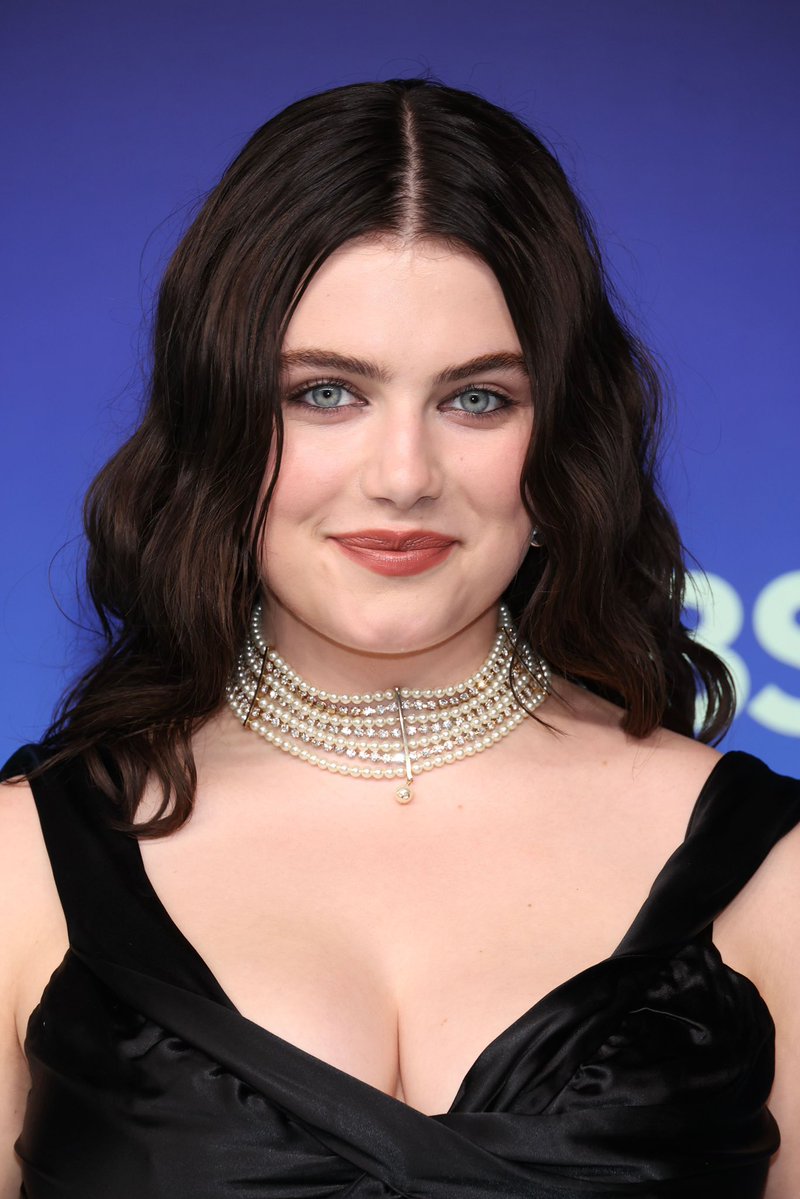 ellabrightbra's tweet photo. PERFEITA! Mais fotos de Ella Bright durante o blue carpet do #VMAs, hoje (27), em Los Angeles. https://t.co/NtcpkzzY0d