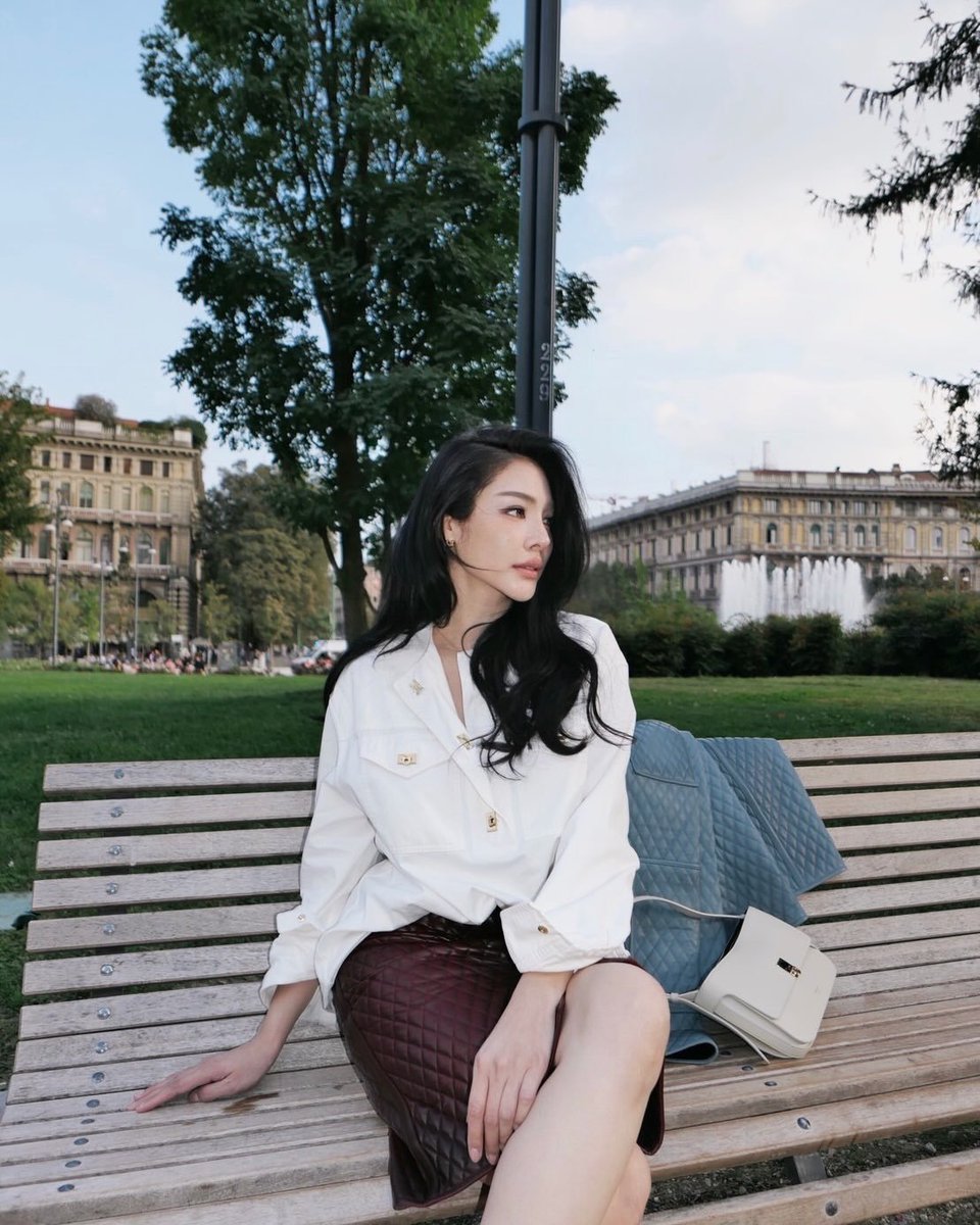 ALoveFaye's tweet photo. ทุกคนยังไหวกันอยู่มั้ยครับ ไปรวมพลที่ IG & TT ของพี่ฝ้าย พีรญา และ Ferragamo กันนะ แล้วสื่อทุกแพลตฟอร์มที่มีชื่อพี่ฝ้ายด้วยนะครับ We're Fayemily and We can done ✌️❤️🌻💛🫶
#FerragamoXFaye
#FerragamoSS27
#Ferragamo
#FayePeraya https://t.co/86YHyelrqs