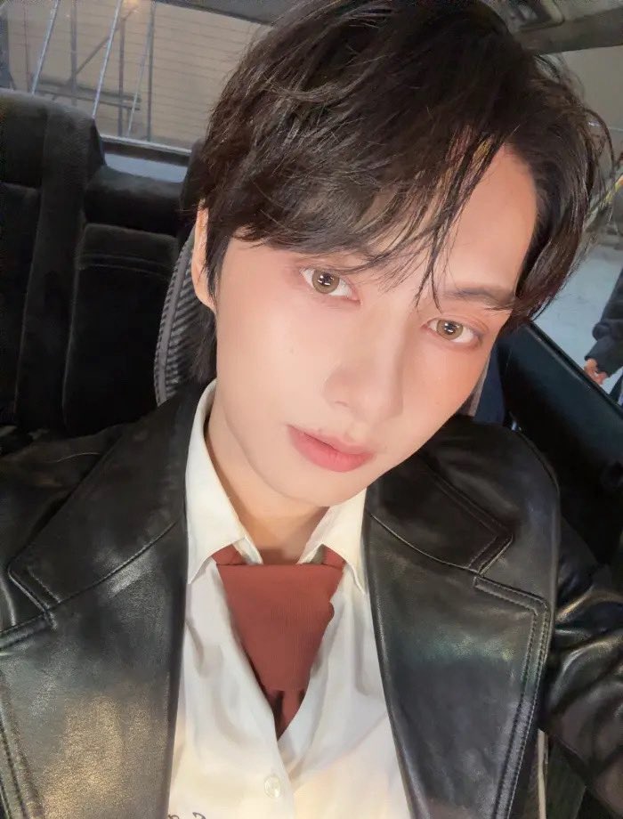 moontomeetyou's tweet photo. DOUYIN EXCLUSIVE JUN SELFIES FOR ‘9’!!! 

9 SELFIES FOR ‘9’ 😭😭😭🤍 https://t.co/rUF5IqEjR3