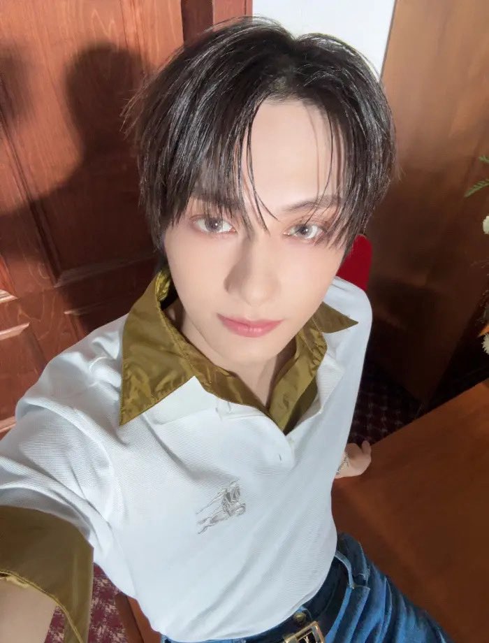 moontomeetyou's tweet photo. DOUYIN EXCLUSIVE JUN SELFIES FOR ‘9’!!! 

9 SELFIES FOR ‘9’ 😭😭😭🤍 https://t.co/rUF5IqEjR3