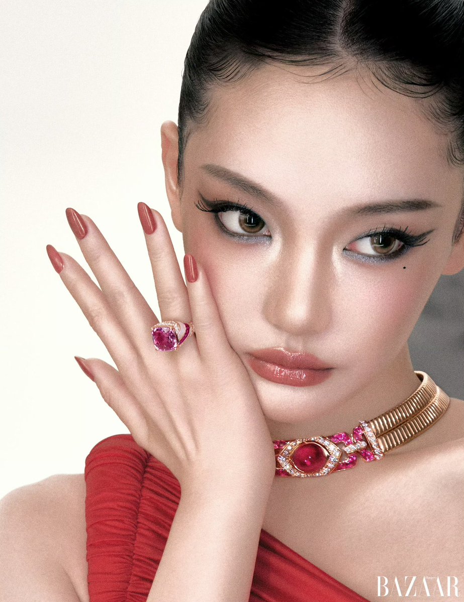 yizhuo1st's tweet photo. #NINGNING for Harper’s BAZAAR China October 2026 Issue with GUCCI and BVLGARI — Inner Pages 1/4 https://t.co/B8CW8vah96