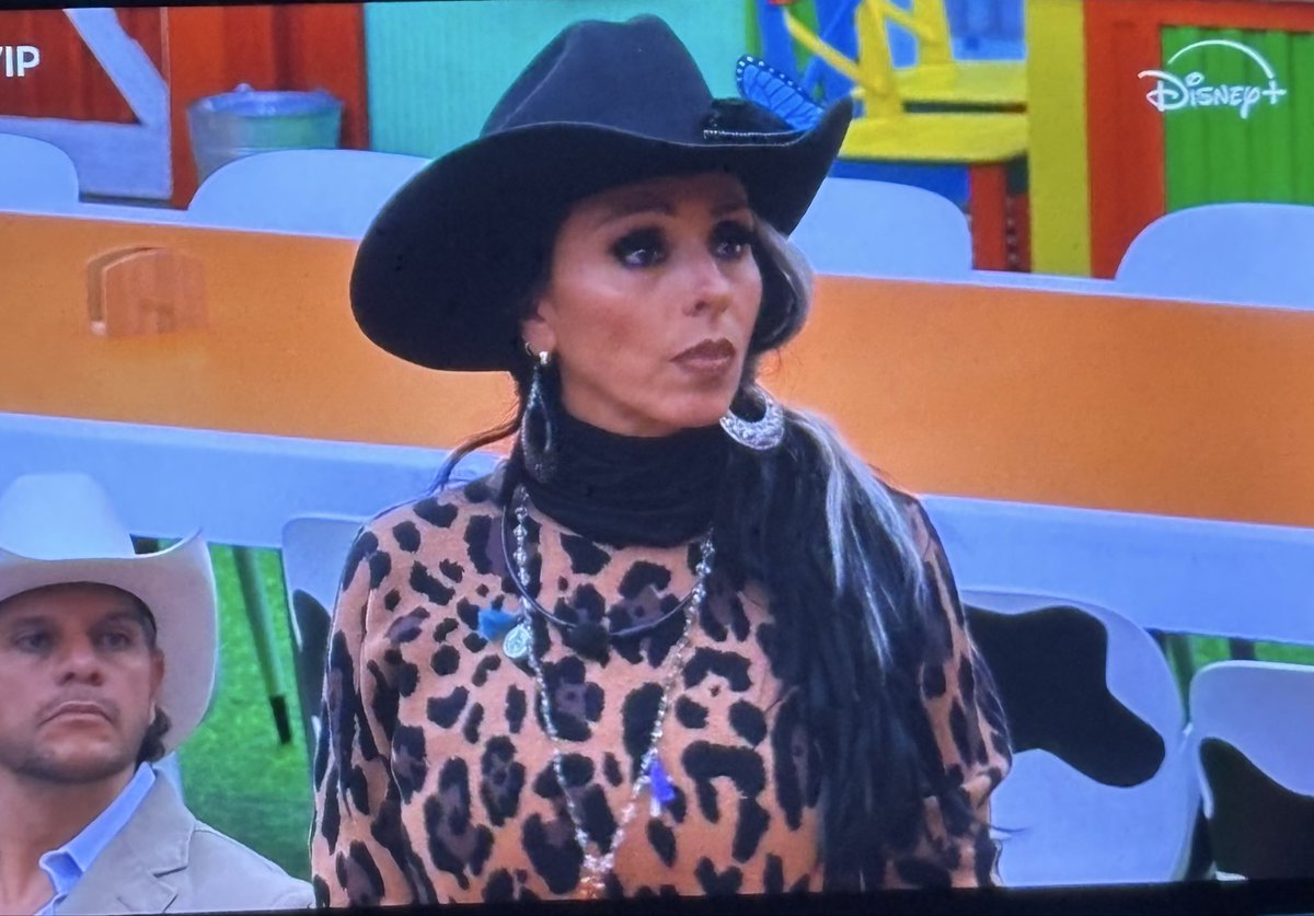 ayerim_bp's tweet photo. Según él es cansado estar 2 semanas seguidas , pero él manda a Ivonne en su 3er semana seguida de peón. #LaGranjaVIP #LaGranjaVPMX 

Aunque vote yo sola , lo haré el próximo domingo para que vaya de peón otra vez . https://t.co/UXtn3YWF6Y
