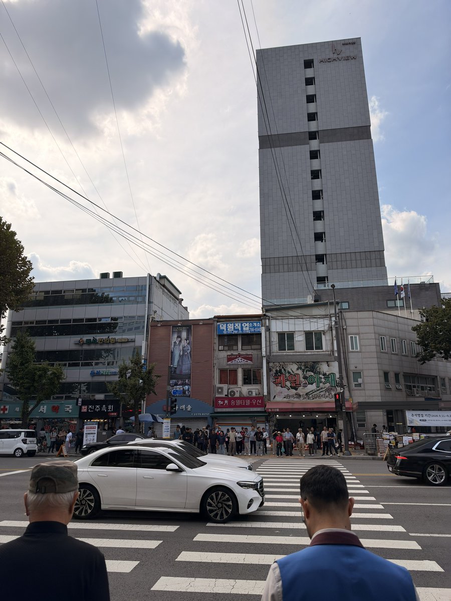 Ken5Ise's tweet photo. ハワイの後は友人らと韓国へ

初韓国の方もいたので今回は仁川パラダイスシティお篭りだけではなく、
ランチは足を延ばし東大門の明洞タッカンマリや近くの広蔵市場なども見て回りました https://t.co/2OObbwdGxP