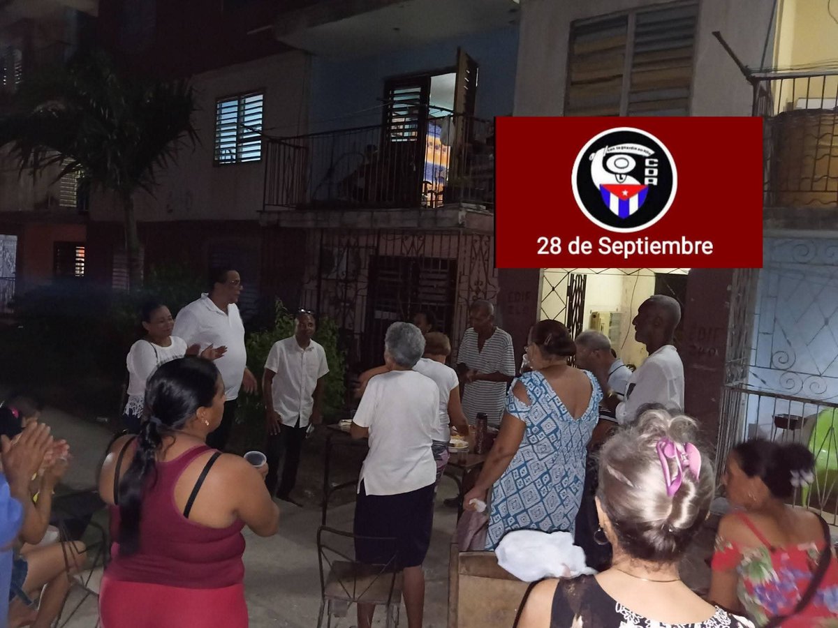 JustizAlina's tweet photo. Zona 88 Circunscripción 28 Consejo Popular Caribe, Guantánamo celebrando los #66AñosCDR 
#Cuba  #DesdeElBarrioJuntoAFidel https://t.co/fOqtmqwpAT