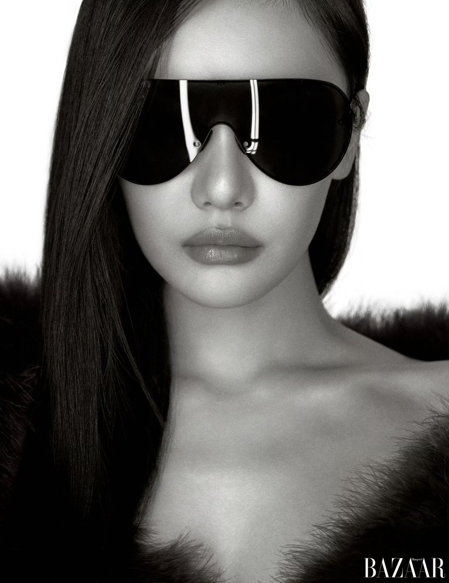 yizhuo1st's tweet photo. #NINGNING for Harper’s BAZAAR China October 2026 Issue with GUCCI and BVLGARI — Inner Pages 3/4 https://t.co/EBs0RaJ3dH
