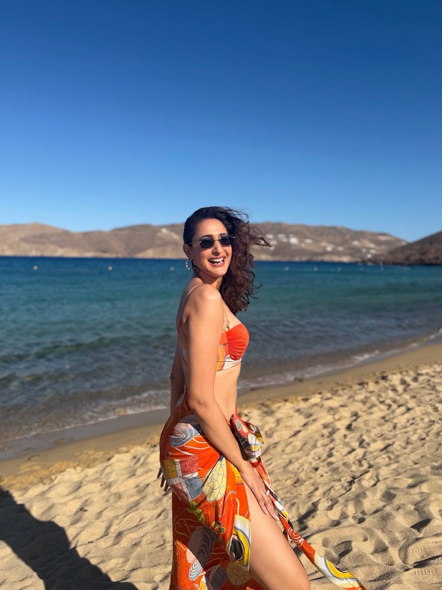 itsshrree's tweet photo. Pragyajaiswal ♥️ #pragyajaiswal #pragya #instagram #trending #viralreels #explorepage #viralcontent 
#fashion #photoshoot #film 
itsshrree ♥️✨
Just vibes. No explanations. 🖤

#Itsshrree #InstaVibes #InstaDaily #IndianInstagram #ExplorePage

🚀 Follow for more @itsshrree https://t.co/eMbAn0FTga