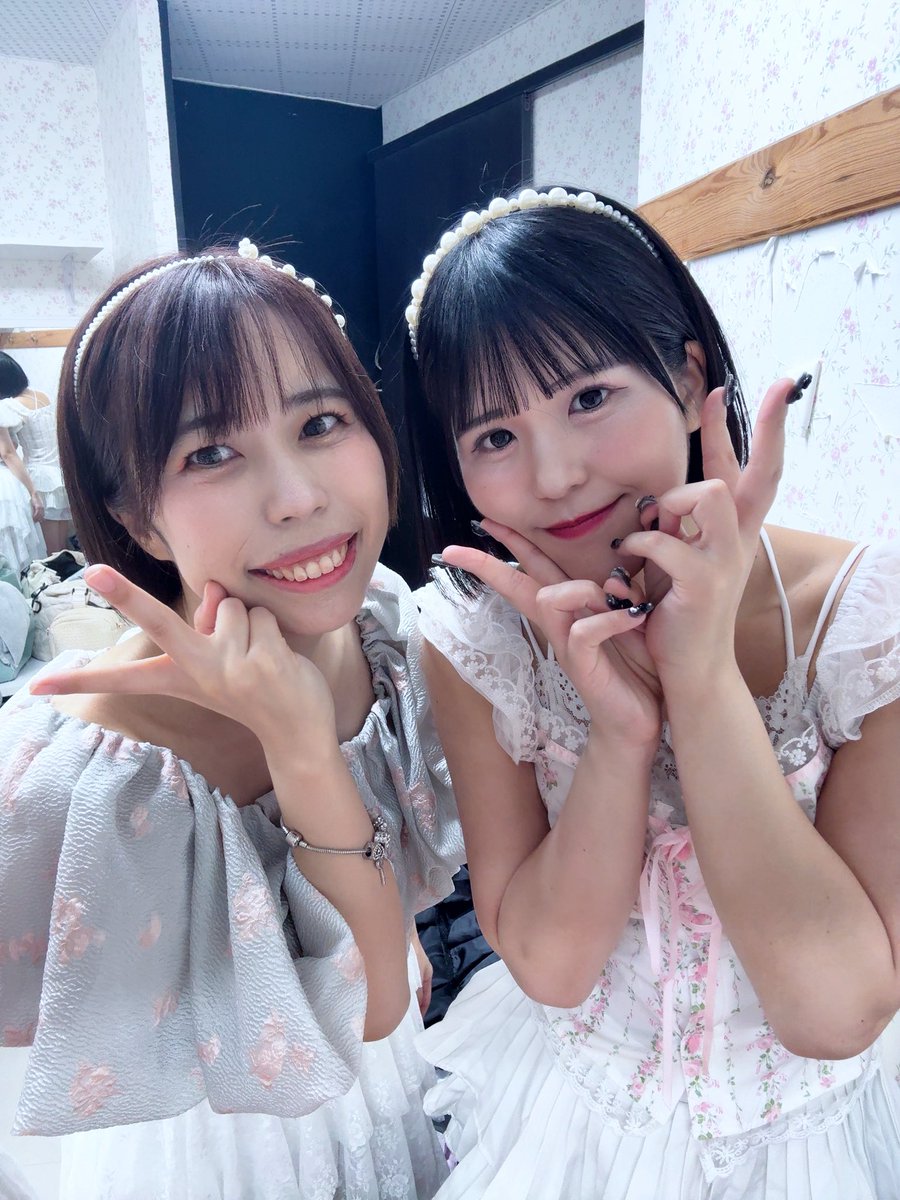 mio_chunmania's tweet photo. 【いろいろお写真】

🍒あずまし うたほちゃん🍒
わたしが前にあげた服を花柄衣装として着てくれてて似合ってたよ〜🌼

🍒PLANET'24🍒
Tシャツ完売記念としてTシャツ着てライブしたよ〜！
久しぶりのシャボン玉🪄🫧

🍒nana-pro【ななぷろ】さん🍒
まなちゃん･あんなちゃん2人ともかわいくてダンスも歌も上手くて完璧すぎる✨
あんなちゃんのMagic of loveにまなちゃんの悲しきヘブンがとっても感動しました🥹
2人を見てるとわたしも気合いが入ります🥰

🍒N.U.A(にゅあ)さん🍒
めめぽぅちゃんとなつこちゃんはいつも衣装がかわいくて今回めめぽぅちゃんとは黒衣装雰囲気似てて嬉しかったしなつこちゃんはピンクのファーレッグウォーマーがかわいかった❤︎
前回より2人とコラボ出来たり練習もしてたから仲良くなれて嬉しい(⸝⸝ᵕᴗᵕ⸝⸝)