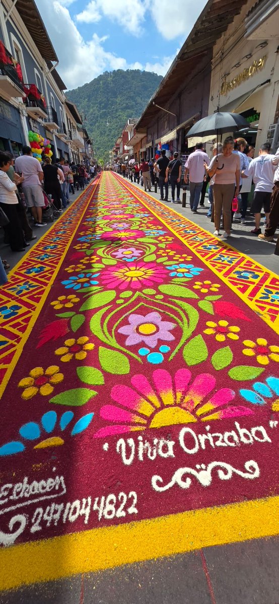 noticiasefecto's tweet photo. Hoy admiramos los tapetes de Orizaba, Pueblo Mágico, en honor a San Miguel Arcángel. 🎨✨

Gracias a los artesanos de Huamantla, Tlaxcala, por esta obra monumental.

¡Pronto el especial en video! 📹🙌

#Orizaba #PuebloMágico #SanMiguelArcángel #Tapetes #Arte https://t.co/EeR5ydLKmb