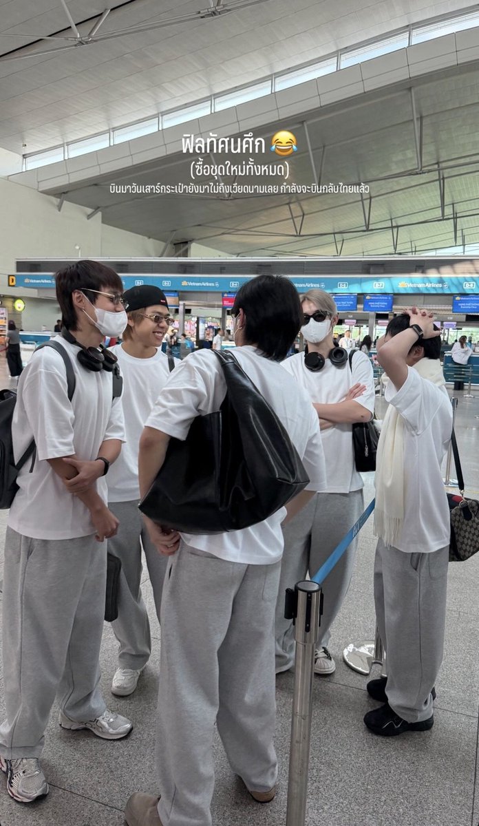 appch__'s tweet photo. โคตรน่ารัก552525252525252525255252555525555 เหมือนแก๊งเด็กนักเรียน จะบ้า ศลปประสบภัย ไปเวียดจนจะกลับ กระเป๋ายังไม่ถึง เลยซื้อชุดใหม่หมด เอ็นดู๊ แล้ววิลเลี่ยมจับมือพี่นัท เหมือนพ่อลูกอ่ะ5555252525252555255552555255 https://t.co/gaadrKLCt1