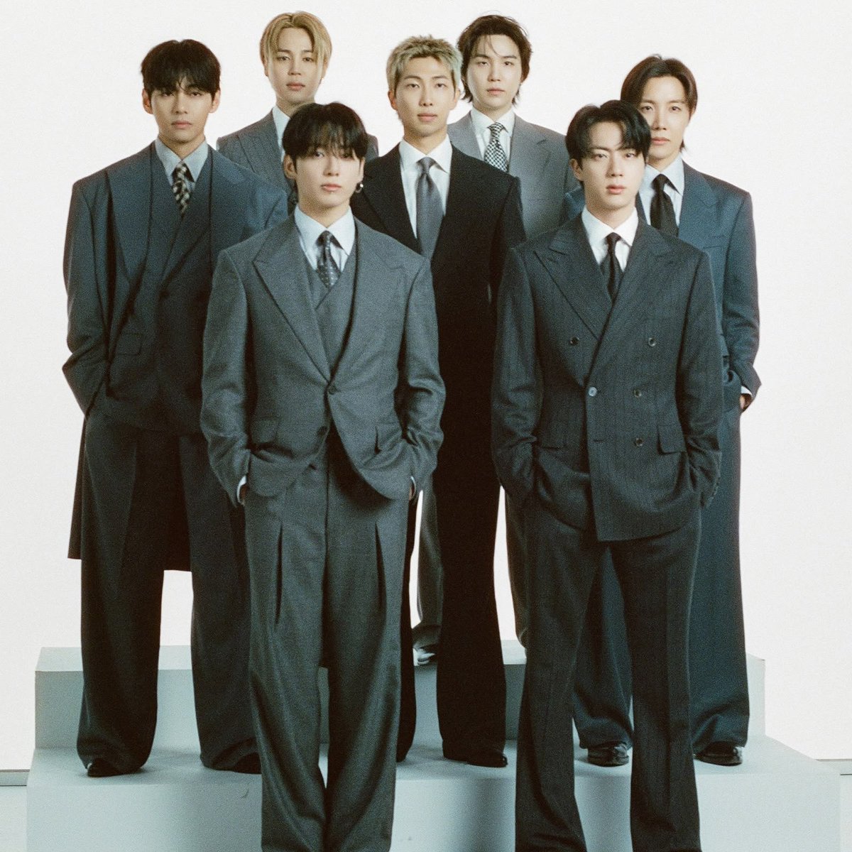 TheePopCore's tweet photo. BTS becomes the FIRST and ONLY group in HISTORY to win ‘Song of the Year’ at the #VMAs with ‘SWIM’. https://t.co/fBUrOnzCa2