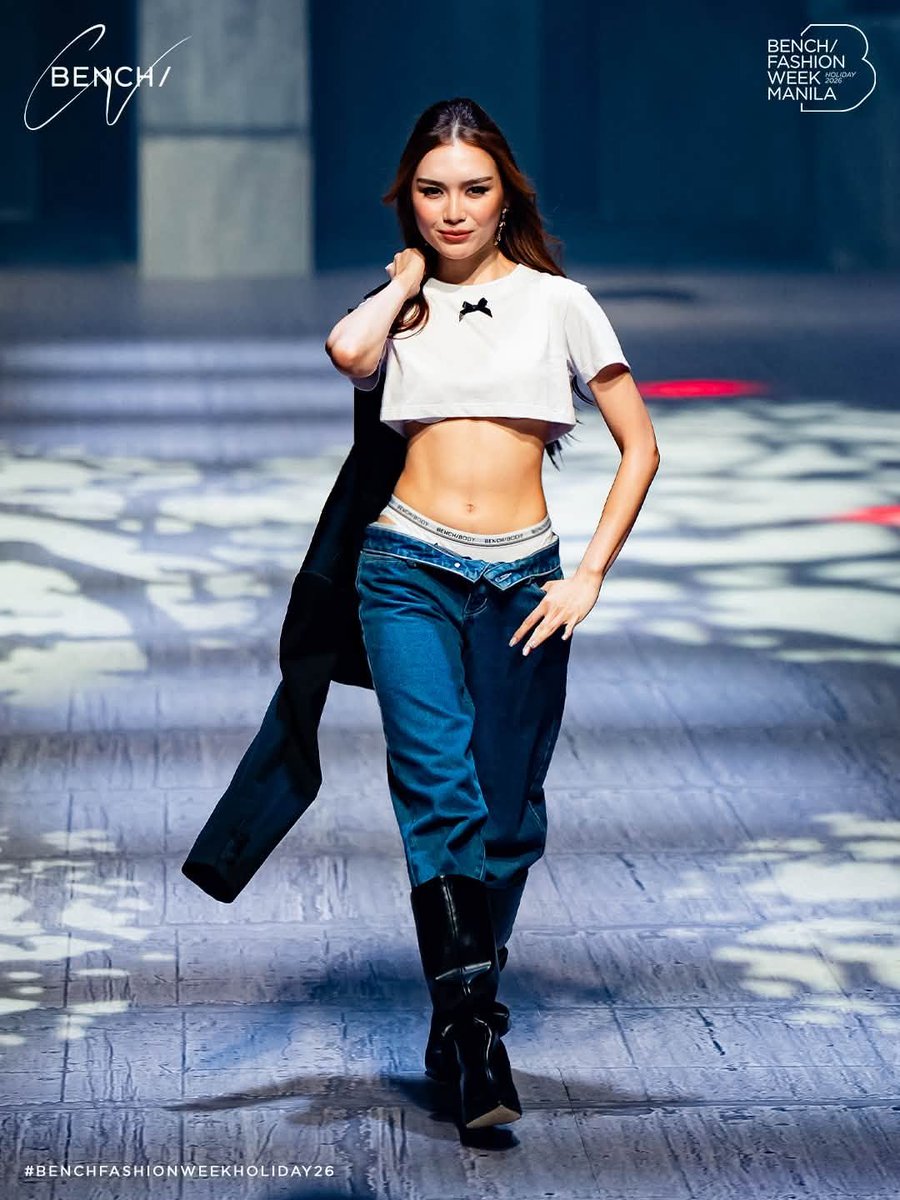 TitasOfCarrels's tweet photo. Excuse me??? FRANCINE??? 😭🔥
The walk, the face, the aura—TEH, HOW ARE WE SUPPOSED TO ACT NORMAL?! She didn’t just slay the runway, she ended us. 😭

#FrancineDiaz #BenchFashionWeek https://t.co/MmeouOu1Tc