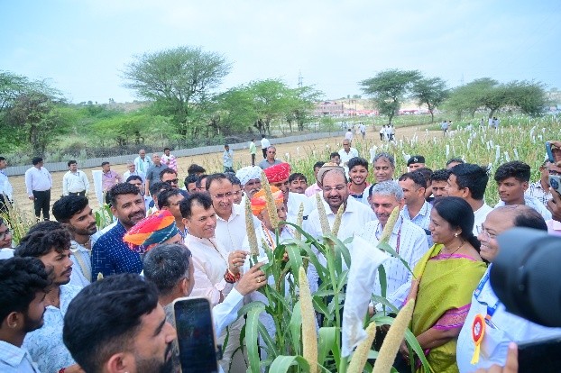 icarindia's tweet photo. #ICAR-IIMR Gudamalani inaugurates Pearl Millet Technology Park. Chief Guest Shri Bhagirath Choudhary & DG ICAR Dr. M. L. Jat mark the milestone, strengthening research & farmer support.
@ChouhanShivraj @mpbhagirathbjp @PIB_India @AgriGoI https://t.co/avrOnjmtxo