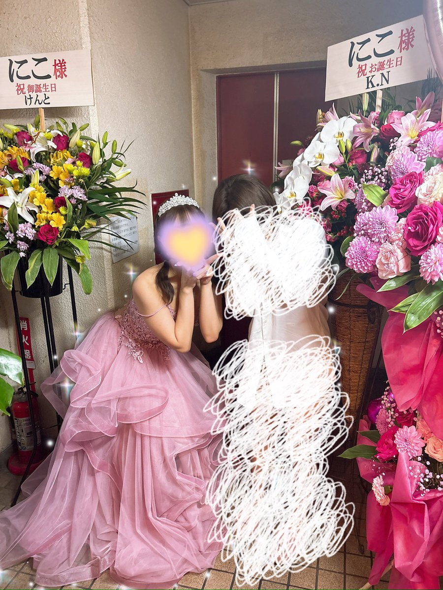 092022u's tweet photo. 24･25･26日と推しのにこちゃんのBirthdayイベントでした(  ˙꒳​˙  )❤️
一緒に写真撮ってもらって嬉しい…🥰🥰
同じ人間とは思えないくらい可愛くてシルエットが違いすぎるので自分全消しします。
ビジュも性格も可愛すぎて大好きー¨̮💗
職場に推しがいるって幸せ… https://t.co/flqWgGNAe8