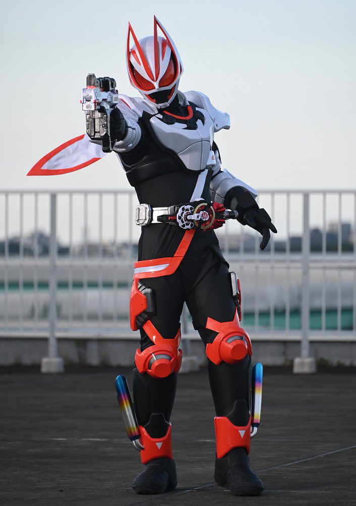 sibata0808's tweet photo. マイスみたいに1話が始まる前から仮面ライダーになっていて余裕のある戦い方をするライダー達っていいよな https://t.co/2vgeLdY6ER