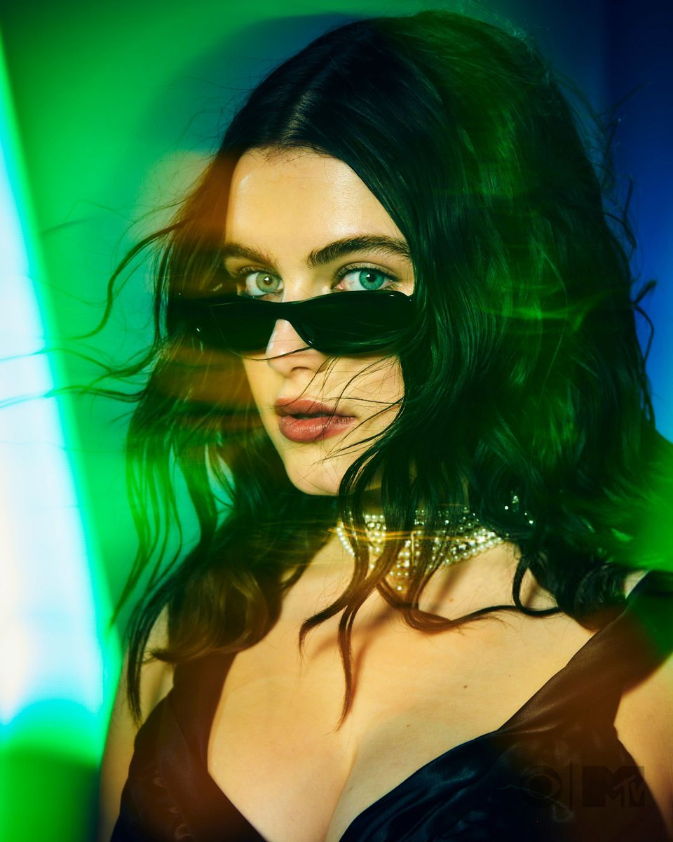 ellabrightbra's tweet photo. DIVINA! Portrait de Ella Bright para o #VMAs. https://t.co/G6he7POfoH
