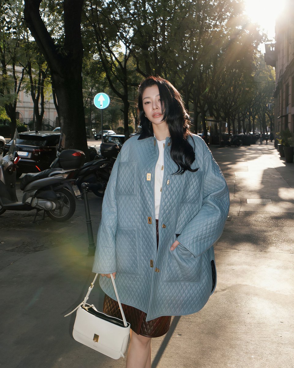 Sudlormalaewjaa's tweet photo. อันนี้พี่ฝ้ายร่างไหนนิ นุควรเรียกพี่ว่าไร🫠
#FerragamoXFaye
#Ferragamo
#FerragamoSS27
#FayePeraya
#MilanFashionWeek https://t.co/rIcLPmX8u8