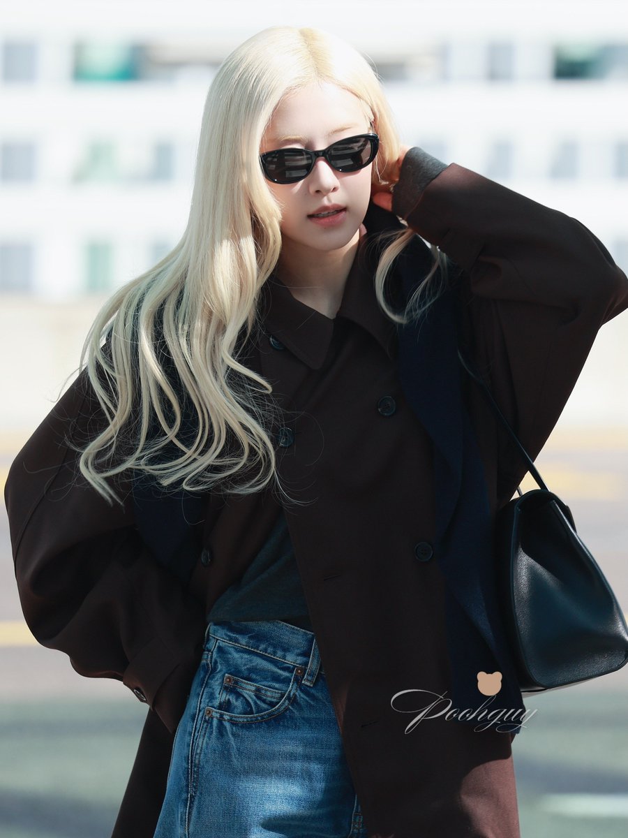 _Finally738's tweet photo. 260928🛫🇨🇵 ICN airport
ROSÉ

#NewTrickbyROSÉ 
#로제_뉴트릭_발매 #ROSÉ https://t.co/1zPrvBLGvF