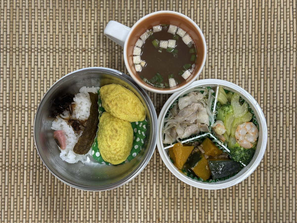 maya0707205050's tweet photo. 今日のお弁当 今年133個目
塩昆布、アジノリ、ベニショウガ、エビセロリブロッコリー炒め、豚モヤシ炒め、ひき肉カボチャ、オムレツ、味噌汁
美味しゅうございました❗️😋
#お弁当
#塩昆布
#味海苔
#紅生姜
#海老
#セロリ
#ブロッコリー
#南瓜
#挽肉
#豚
#モヤシ
#オムレツ
#味噌汁 https://t.co/pUO0uJIxki