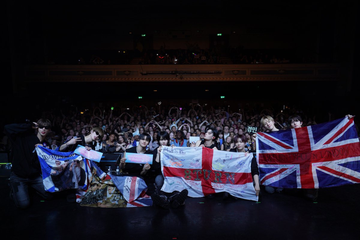 8TURN_official's tweet photo. [📷]
#오늘의턴_260927

Thank you for having us, London!
So happy we got to share this moment with you💕

#8TURN #에잇턴 #エイトターン
#8TURNTRACE #8TURNEuropeTour #8TURNxKooky https://t.co/kNAIRGLY5i